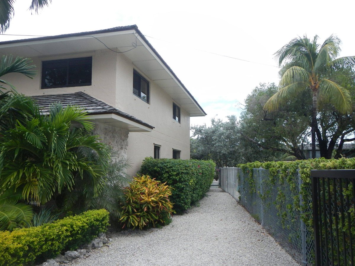 Evolveinspect's tweet image. Dreaming of a charming villa without breaking the bank? Townhomes offer affordability, amenities, and low maintenance – the perfect combo! Before you sign, secure your investment with a townhouse inspection from Evolve Property Inspections during escrow. bit.ly/3c40IYE