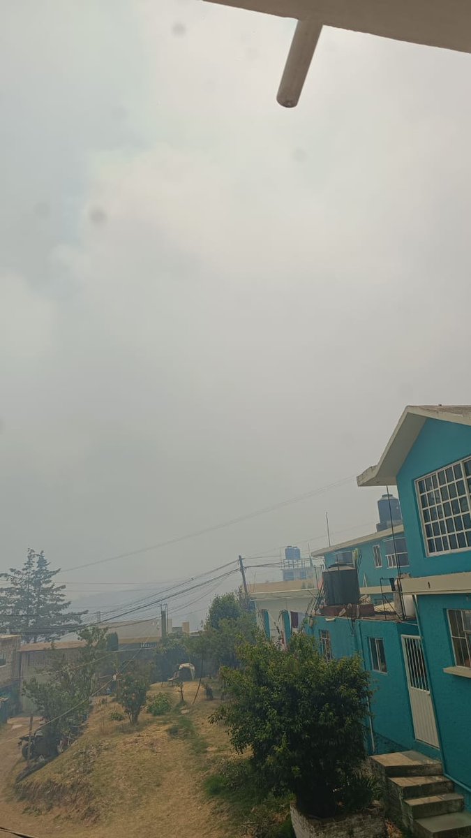 Sonicadesaibaba's tweet photo. @HuixquiGob está pasando por un incendio forestal y no ha podido ser sofocado. 
Las comunidades afectadas: San José Huiloteapan, San Cristóbal Texcalucan, Magdalena Chichicaspa, Llano Grande, El cerrito, Las posas.  @MrElDiablo8 @IrvingPinedaCOM (fotos tomadas por habitantes). https://t.co/VZ0ti4MZNv