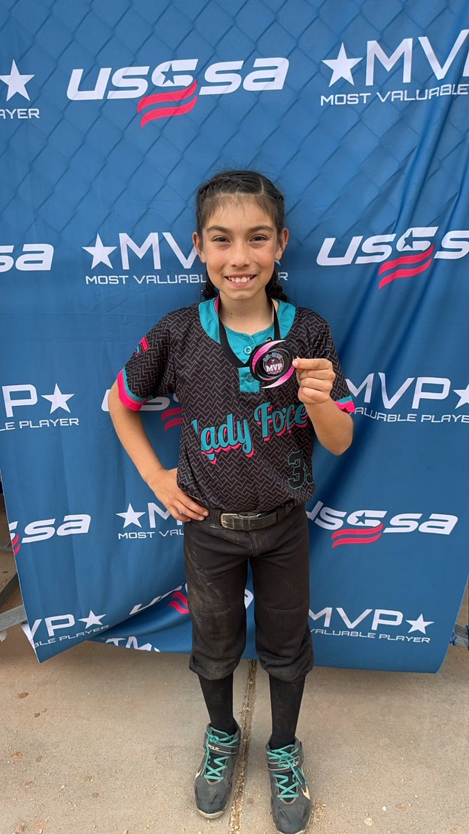 jacquee3503's tweet image. 🥎💙 Charlotte 💙🥎 received an MVP this past weekend for her pitching. #pitcher #catcher #utilityplayer #softball 🥎💙💪🏻
