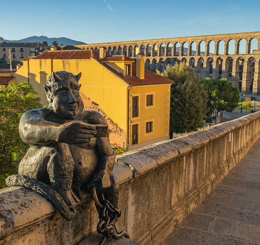 Leyendas: El acueducto de Segovia, una obra del Diablo

El padre del Acueducto no fue ningún emperador romano sino el Diablo. Una aguadora le prometió entregarle su alma si hacía algo para que pudiese transportar sin esfuerzo el agua hasta las casas.