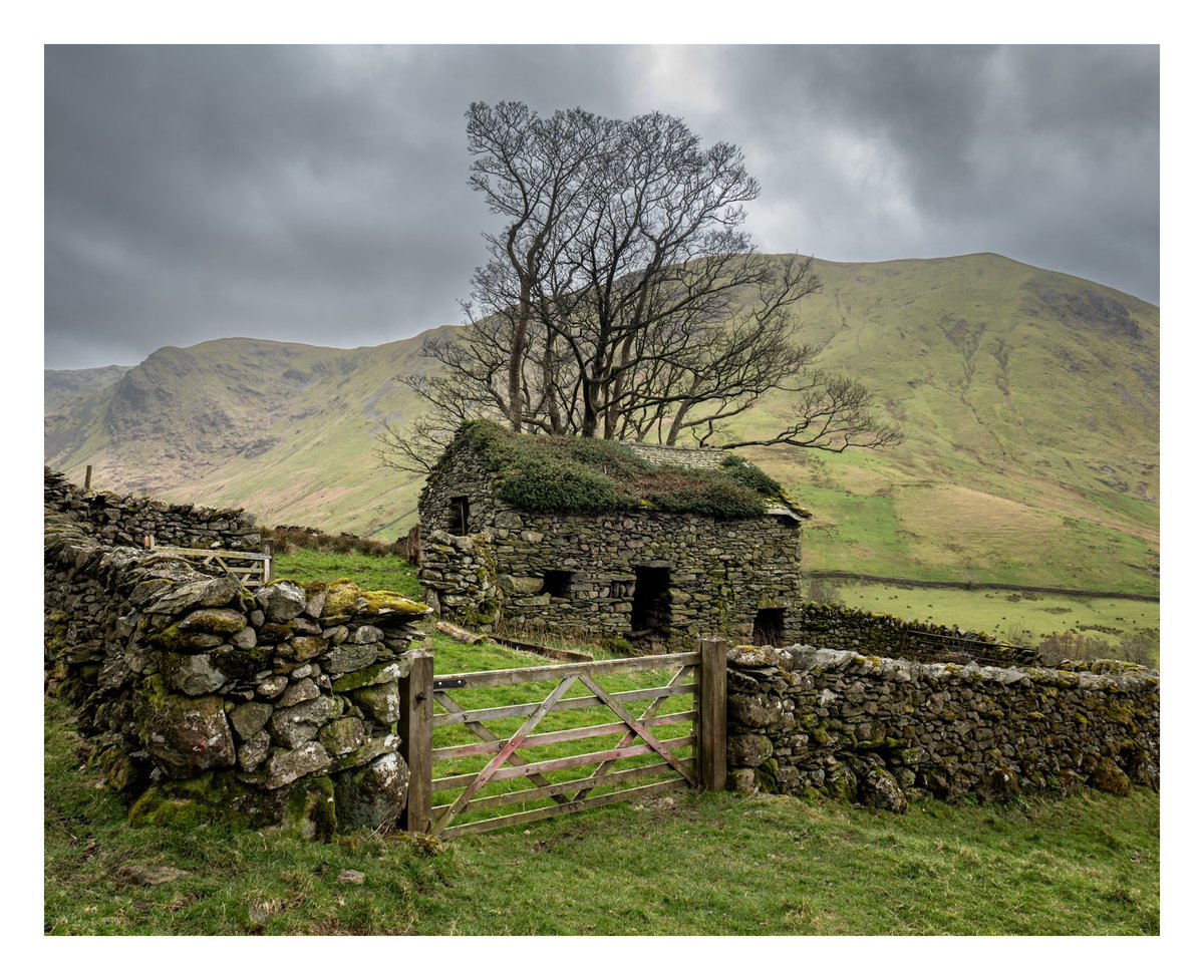 You turn up to your #lakedistrict getaway and this is your accommodation. What’s your reaction? #LandscapeMonday #APPicoftheweek #ukpotd #barn #shotonlumix #lumixs5