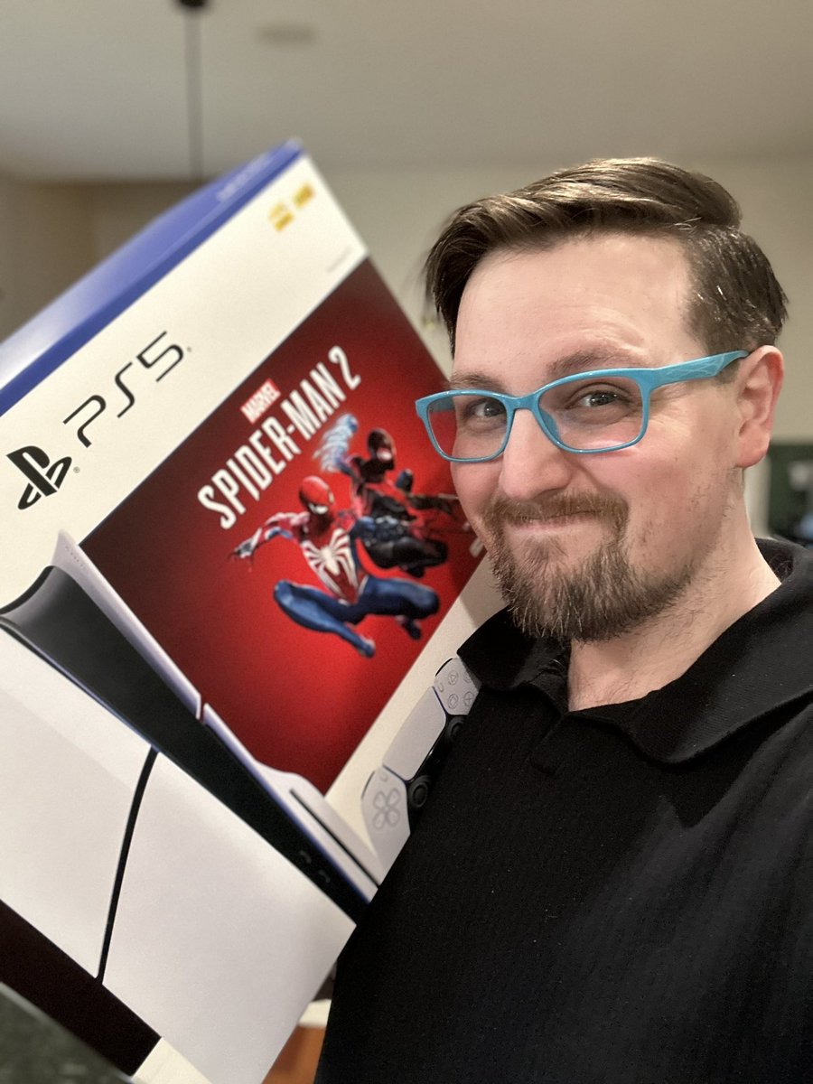 Did I buy a PS5 as an early birthday present just for console exclusive <a href="/SeaOfThieves/">Sea of Thieves</a> cosmetics? Of course not... 👀

I'm sure there'll be some other game at some point I want to play too. But, that Scarlet Storm Parakeet is mine! 🤣 #SeaOfThieves #PS5 #DauntlessAdventurer