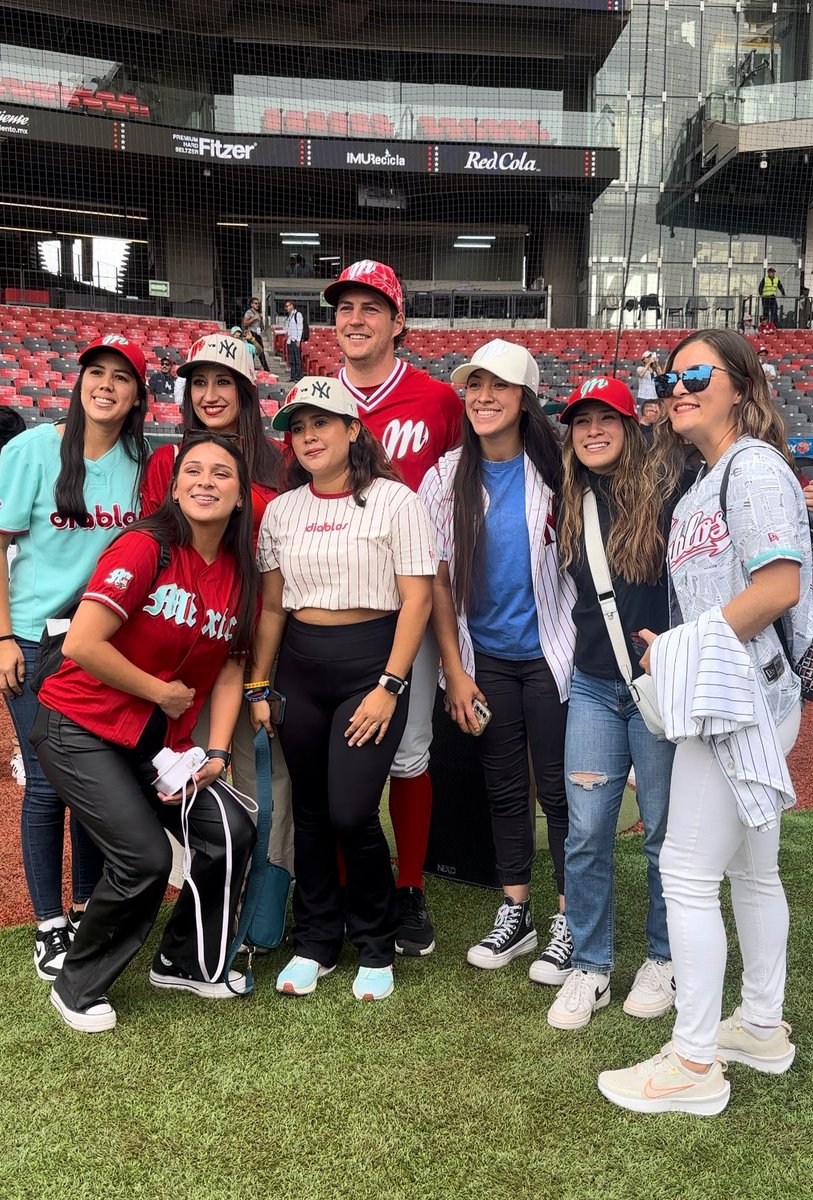 The Diablos Rojos Softball 🤝🏼 @BauerOutage