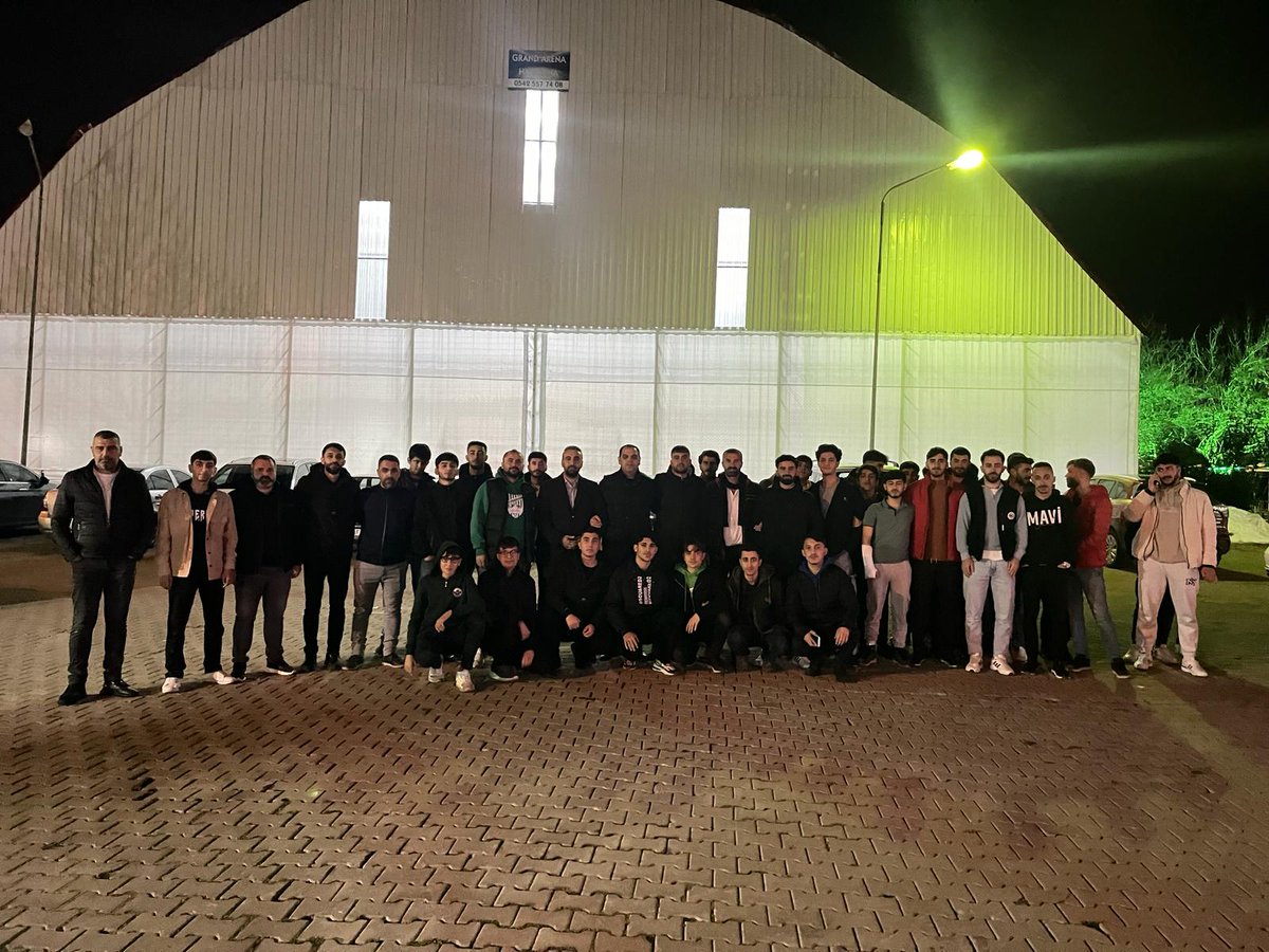 bulsu_emre's tweet photo. Genç arkadaşlarımızla iftar sonrası bir araya geldik, güzel sohbet ortamında gercekleşen programda  gençlerin zor sorularına maruz kaldık :) https://t.co/YUzt3pci3J
