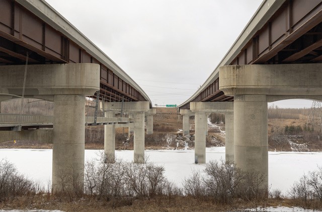 Two bridges in Edmonton are being named in honour of fallen Edmonton police officers Constable Travis Jordan and Constable Brett Ryan.

edmontonpolice.ca/News/SuccessSt…