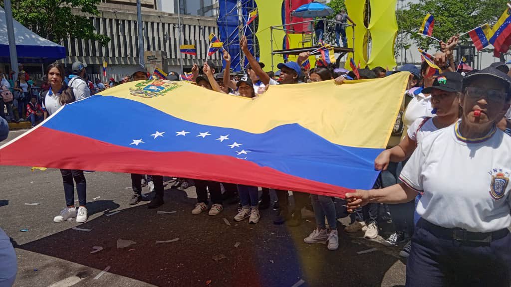 R_Nicodemo's tweet photo. La unefa se hace presente en apoyo a nuestro CJ Nicolas Maduro …. https://t.co/8WL2785f0p
