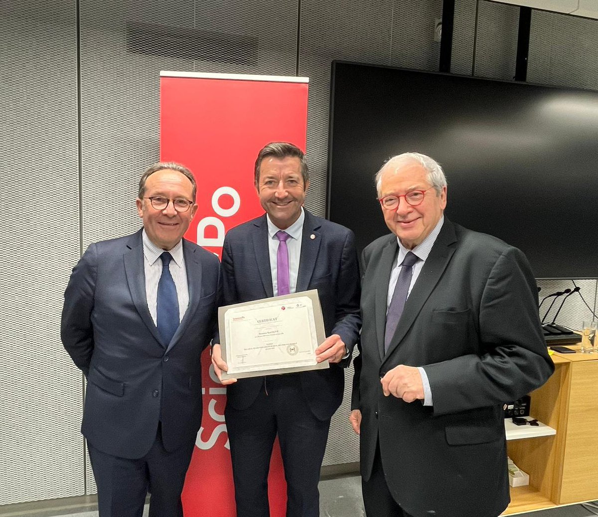 KARL OLIVE tweet media