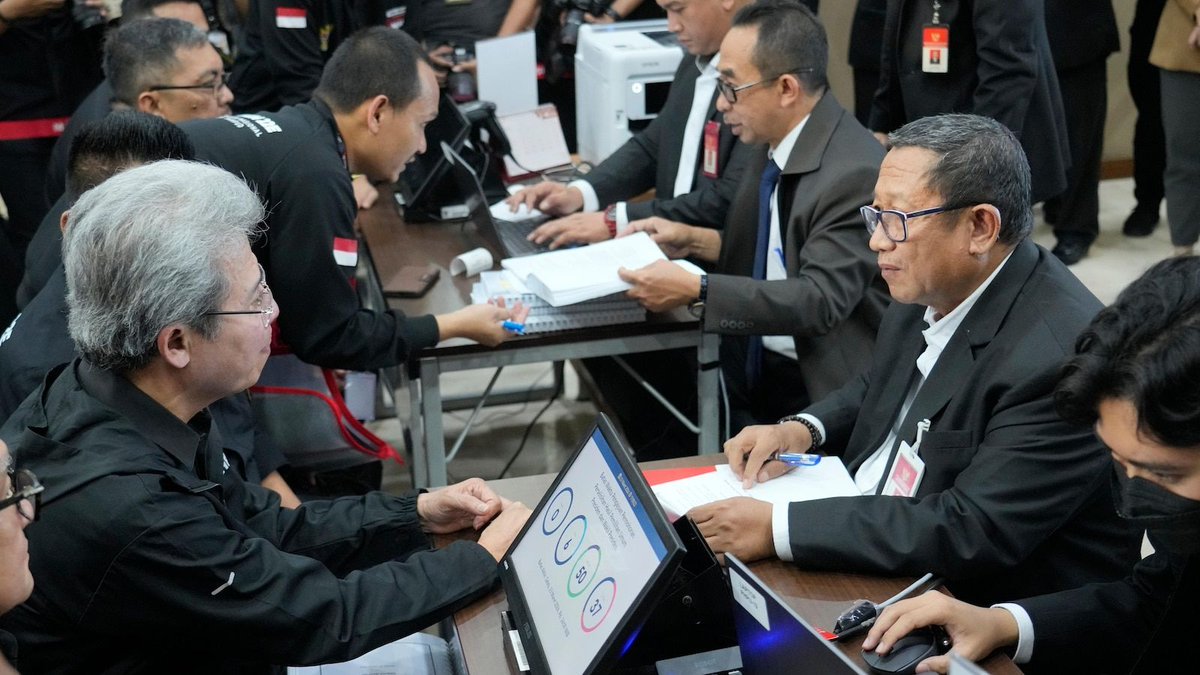 A losing candidate in Indonesia's presidential election demands a revote, alleging fraud buff.ly/4atjZyU