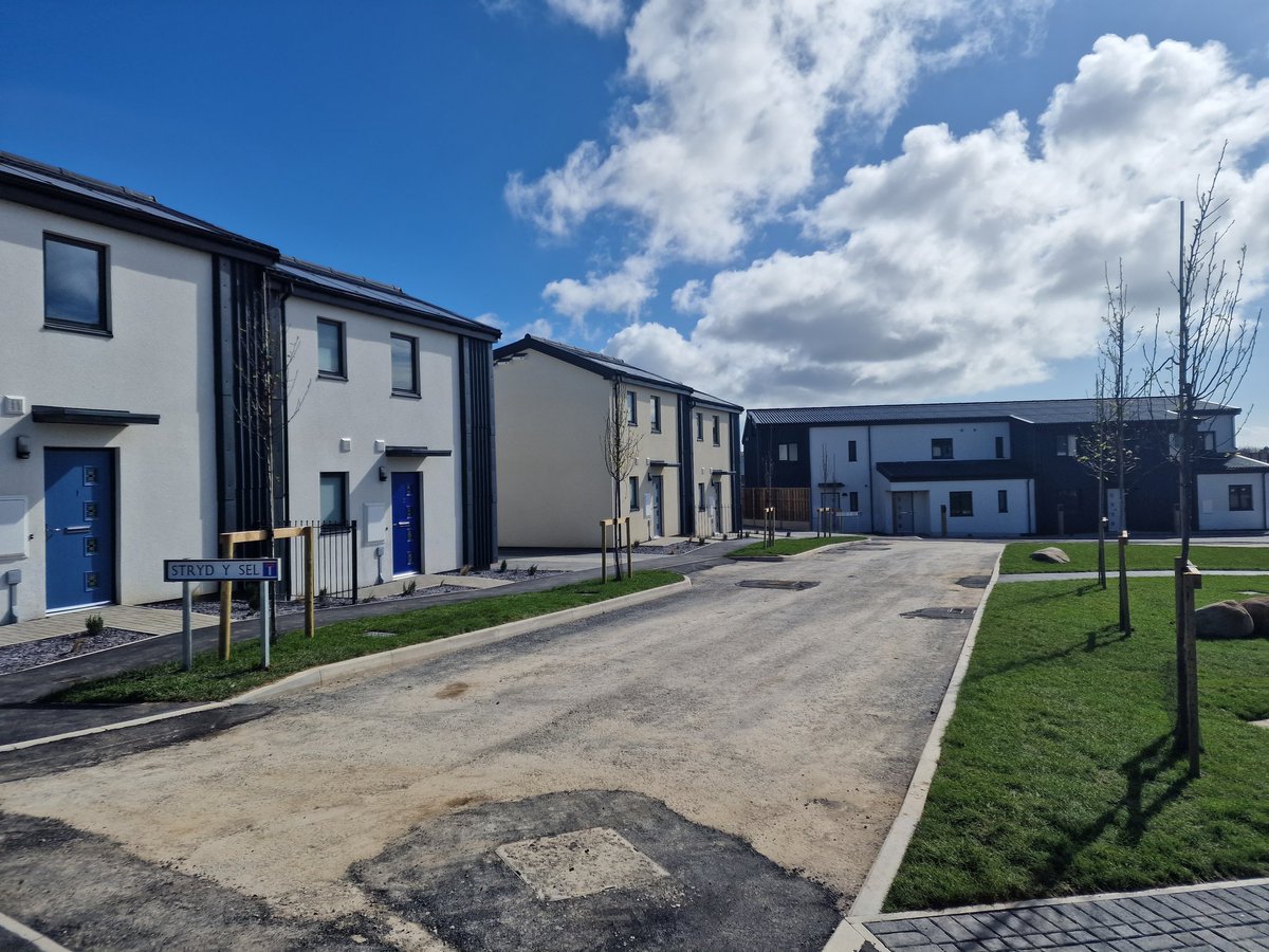 IlanRowlands's tweet image. Another couple of beautiful houses finished for Clwyd Alun. Again great work from the team to finish on time with great quality. On to the next job Williams homes.
