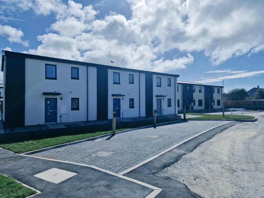 IlanRowlands's tweet image. Another couple of beautiful houses finished for Clwyd Alun. Again great work from the team to finish on time with great quality. On to the next job Williams homes.