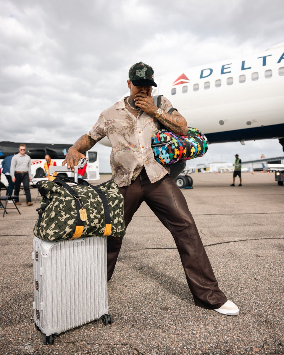 Yankees's tweet photo. H-Town Bound ✈️ https://t.co/JwZNYRf7Dd