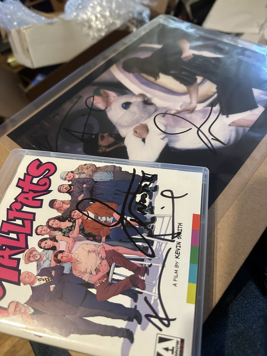 Beyond happy right now. @ThatKevinSmith @JayMewes This is easily a prized possession. #mallrats