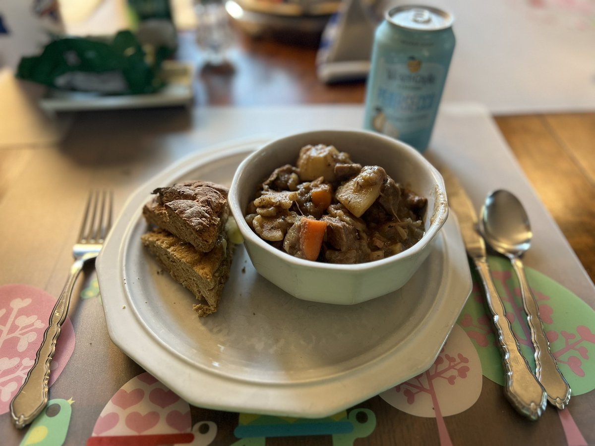 melissahilldees's tweet photo. When you have one last cold day before the real spring arrives and the love of your life makes @GuinnessIreland beef stew and brown bread. #foodforce #lifeisgood @foodforce3 https://t.co/BU8owfToPz