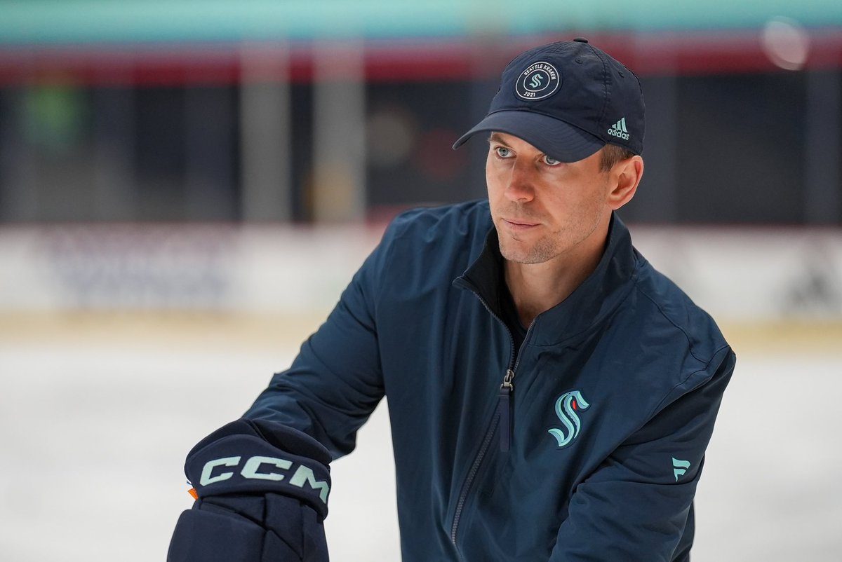 To develop a pipeline of prospects into <a href="/NHL/">NHL</a> pros, the #SeaKraken’s development team is intentional in creating a foundation for players to thrive on &amp; off the ice. 

<a href="/AlisonL/">Alison</a> sat down with Director of Player Development Jeff Tambellini to learn more → bit.ly/Tambellini0325…