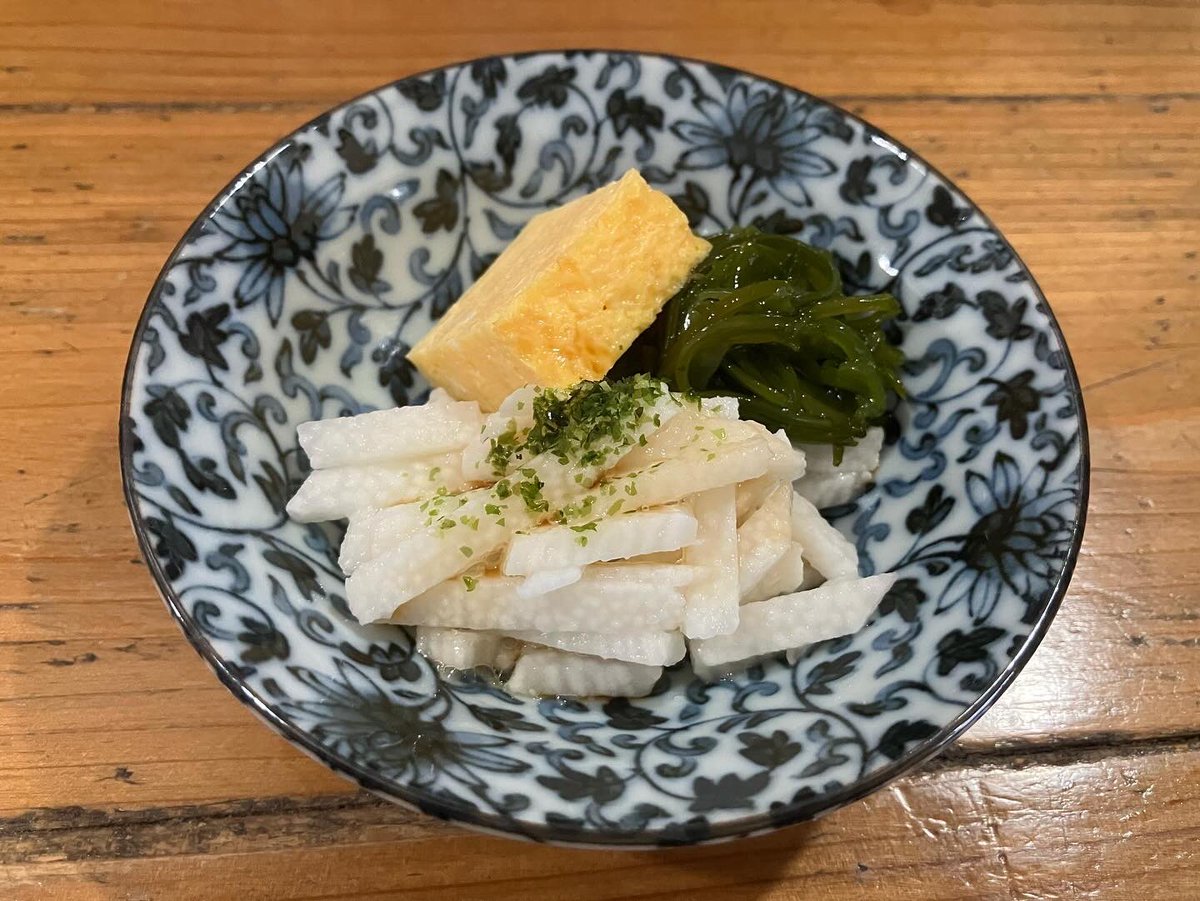 ちょっと早起きして、ヒラメの漬け丼とせんべい汁のセット食べてきました,:('ω' ))ﾑｼｬﾑｼｬ 美味すぎ〜(๑•̀ㅂ•́)و✧
 #ひらめ #ヒラメ #ヒラメの漬け丼
