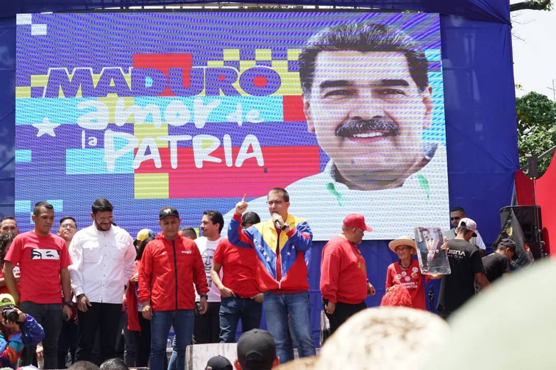 PartidoPSUV's tweet image. Arreaza: Venezuela ratificó el camino que ha emprendido con el presidente Maduro
lc.cx/6n-Hzz 
 

#ForjandoElCaminoDeBolívar