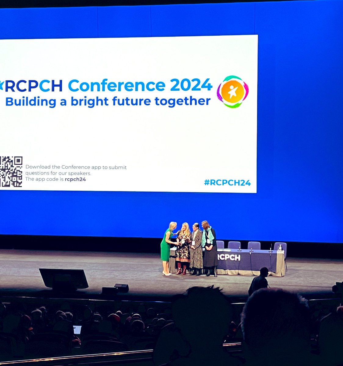 Wonderful to see some of the @PaddingtonStudy team being recognised for their work at #RCPCH24 Congratulations on your award @Andrea_Gi11 @BrackenLouise & Janet Clark Check out the PADDINGToN resources for new parents available on Medicines for Children: medicinesforchildren.org.uk/news/medicines…