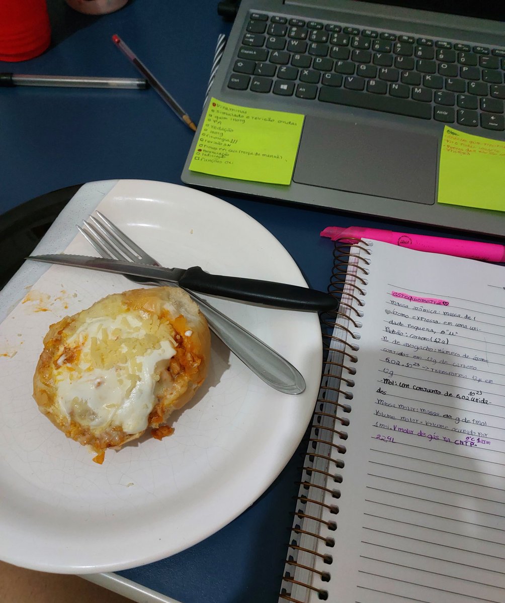 studyrorol's tweet image. jantando pão com "carne" de soja e surtando tentando estudar um pouco pq não estudei quase nada hj (fazendo ovos de Páscoa)