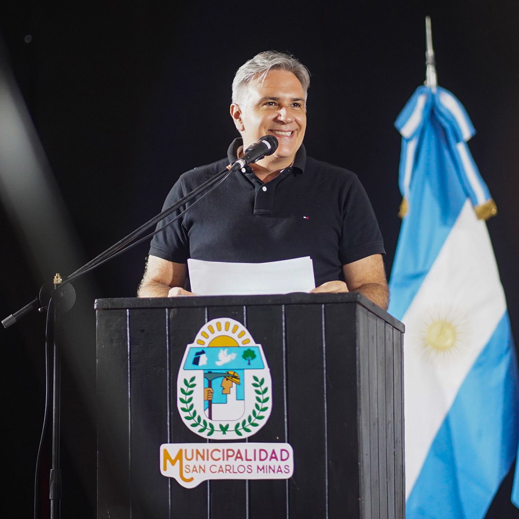 gobdecordoba's tweet photo. 📍 En #SanCarlosMinas, el gobernador @MartinLlaryora anunció inversiones por más de $200 millones para obras de agua potable, viviendas y aportes de programas sociales. 💪 En momentos de crisis, activamos las economías locales para el progreso de sus habitantes. #SeguimosHaciendo https://t.co/F822cLFKch
