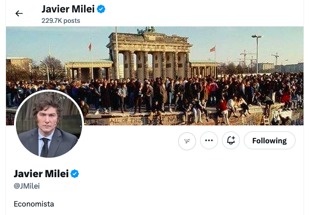 _Hagamos_Patria's tweet photo. Mientras el #GUERRILLER0 #EGOCENTRISTA SIGUE DE #INFLUENCER y no hace un Culo por su pais el Flamante presidente de #Argentina @JMilei sigue siendo lo que siempre ha sido "Economista"
Petro no pudo ni con el #Pregrado, y solo sirve para generar #Odio y division
Pero con #Antioquia no podras.
Mas podra la #Vaca que el #Burro
@BenedictoLozano @maomolina1 @EliorCymbler @biolucho2005 @AndresSubirath @Colombianota01 @Legarda77443474 @NanaTorres27 @YSensacional @brisa7766433br1 @Don_lovoe @LuisMonsalveC @AdamSmithFree @WIMABOK @Hady_hqa @GladysBecerra1 @Collana_A @jmrodri2017 @marianagoyenec2 @TruthOther @CarrillonavasG @svalerod @BusirakoLoco @mavuz05