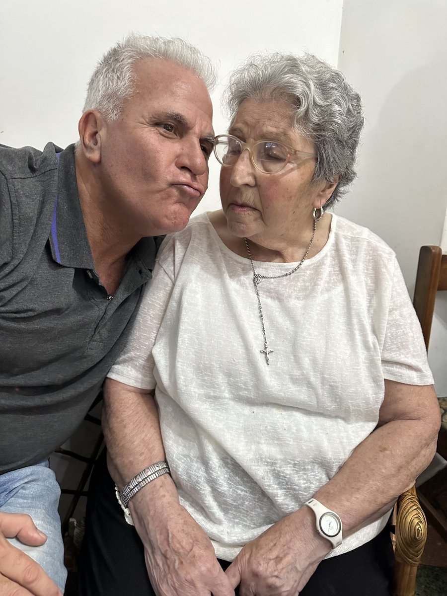 Con la mujer q me dio la vida te amo mamá