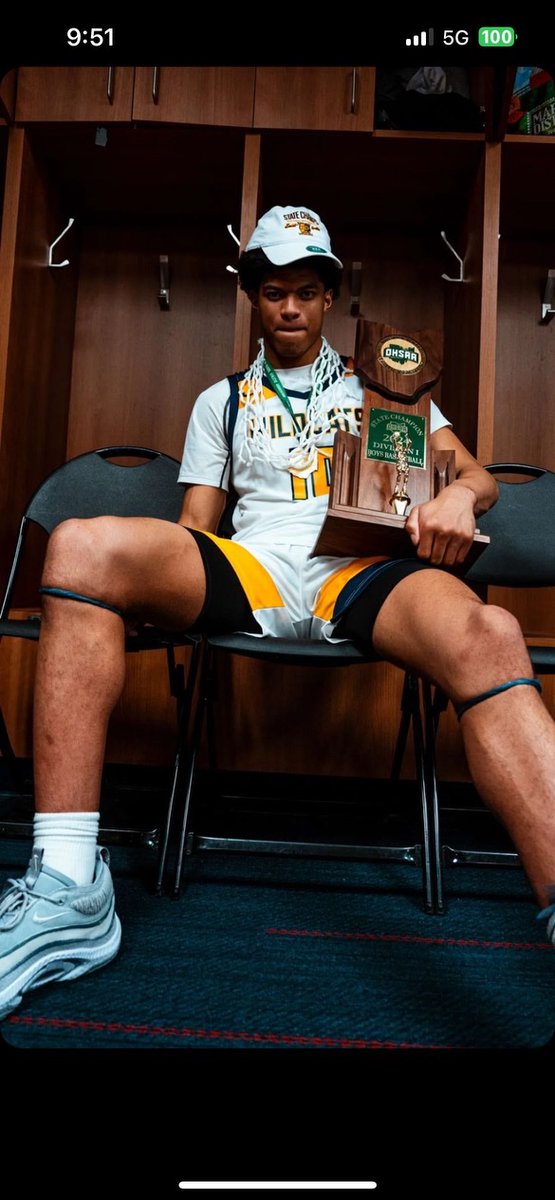 What up CHAMP!?! State Champion REECE ROBINSON ladies and gentleman! Super proud of you and the IGGY BOYS! @SIHSBasketball1 #BoardManGetsPaid