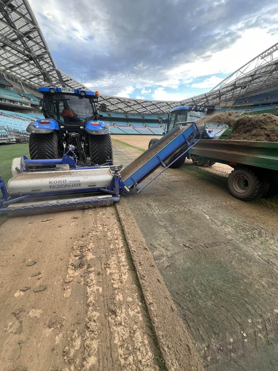 WinsteadMatrix's tweet photo. We joined our partners in Sydney to help remove post concert field and install Evergreen Turf Matrix @AccorStadium. Everything smooth from start to finish and always good to learn new things. @wicket541 @winsteadturf @NRL #ReadyToPlayTurf #sandbase https://t.co/SLEbBG8swC