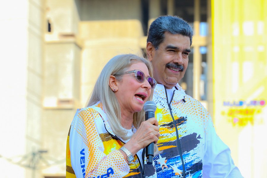 Soy hombre de a pie, caraqueño humilde que recibió la postulación de un pueblo, y hoy estuvimos en el CNE, en una gran marcha de amor, llena de la esperanza que está en la calle, para formalizar la inscripción de la candidatura, que desde ya, será una histórica victoria en las…