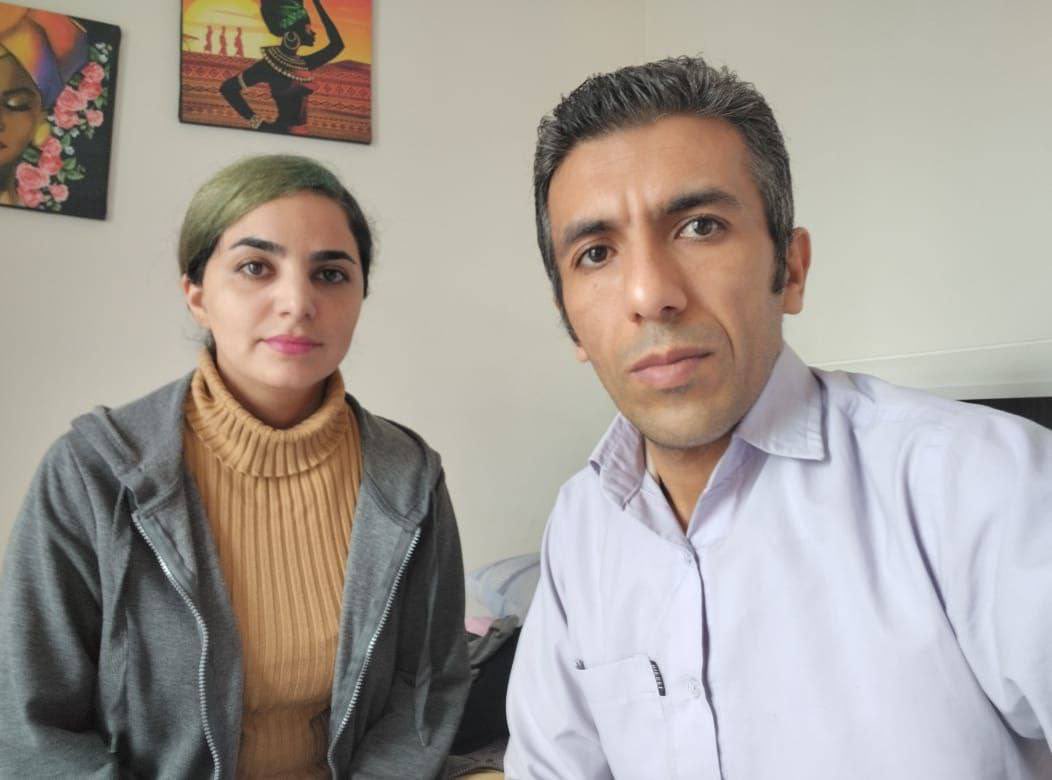 ⭕️🚨خطر دیپورت یک زوج پناهجوی سیاسی از ترکیه به ایران

🔻#رشاد_محمدی و همسر وی، #آ‌ژین_فهمیده‌حسینی، زوج پناهجوی سیاسی کرد توسط پلیس ترکیه بازداشت و به یک کمپ اسکان موقت منتقل شده‌اند و در خطر استرداد به ایران قرار دارند.

🔻این دو پناهجو هفته گذشته در ترکیه توسط پلیس این کشور