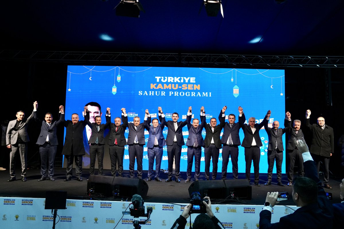 murat_kurum's tweet photo. Tempomuzu bir an bile düşürmüyoruz.

Sahurun bereketini kamu hizmetlerinde görev alan Kamu-Sen ailesiyle paylaşıyoruz.

@Kamu_Sen @haydaraliyildiz https://t.co/3HZSG9Q2Z7