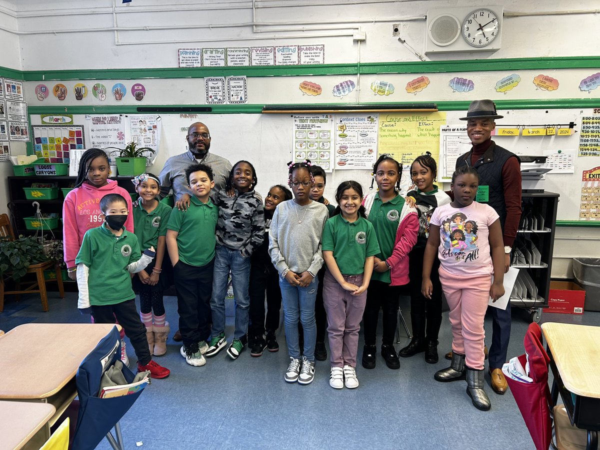 BlacksInTechNYC's tweet image. Last week, our very own BIT members Stefanos, Billy Duc and Ken Granderson volunteered at P.S. 150 in Brooklyn, NY for their Annual Career Day.

Such a wonderful and exciting event for the students to learn more and have fun!  #bitnyc #scholars #careerday