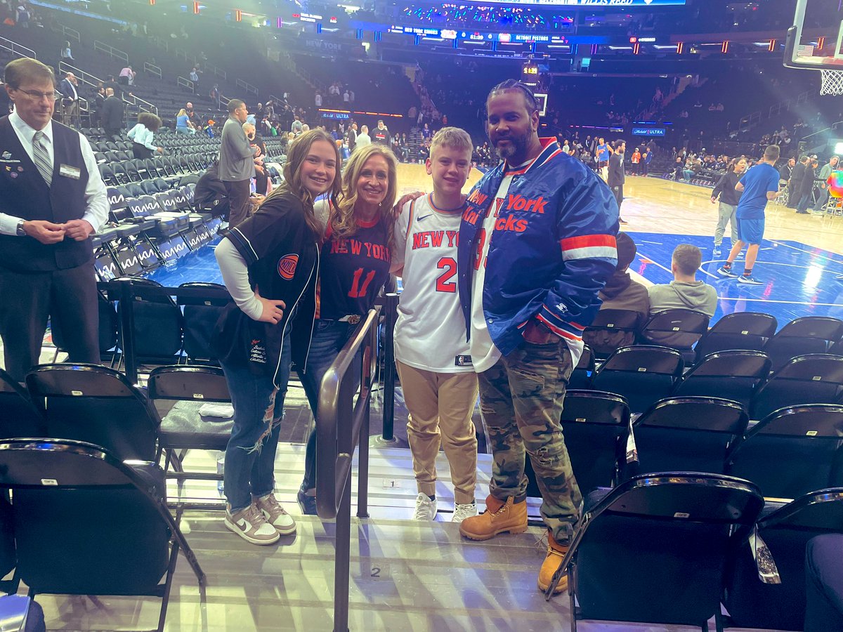 MrsBBooker's tweet photo. #letsgoknicks #nyk https://t.co/HjWD3ybkCf