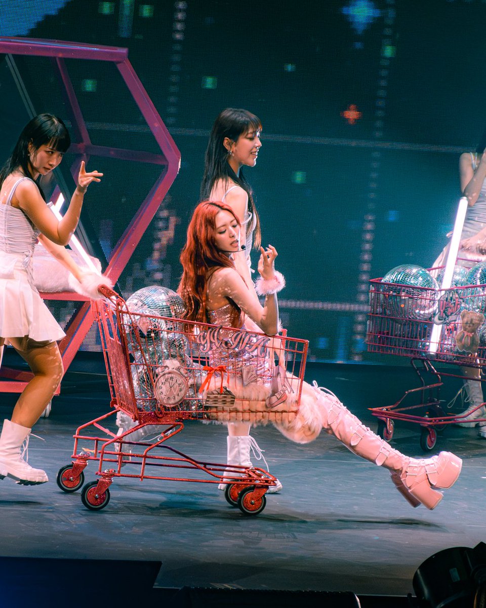 Ivaansphoto's tweet photo. Itzy | Sydney - Took these all on a point and shoot ☺️
#itzy #ITZY_BORNTOBE #ITZY_BORNTOBE_SYD #ITZY_AUSTRALIA #YUNA #YEJI #RYUJIN #CHAERYEONG https://t.co/gzblaceE4q