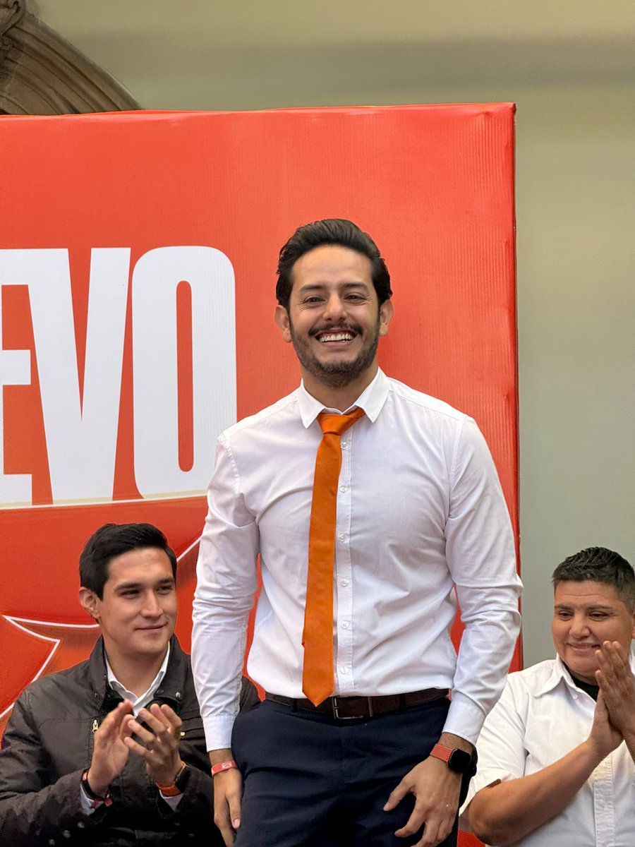 alanspinosa's tweet photo. Hoy me registré para aspirar a la diputación local III por Movimiento Ciudadano 🍊 

Un paso más en el camino a llevar las causas de la ciudadanía al Congreso. Muchas gracias a todos y todas que nos apoyaron y forman parte de este equipo, esto va por ustedes.

#VaLoNuevo 🧡✌🏼 https://t.co/HcD8LtKZmU