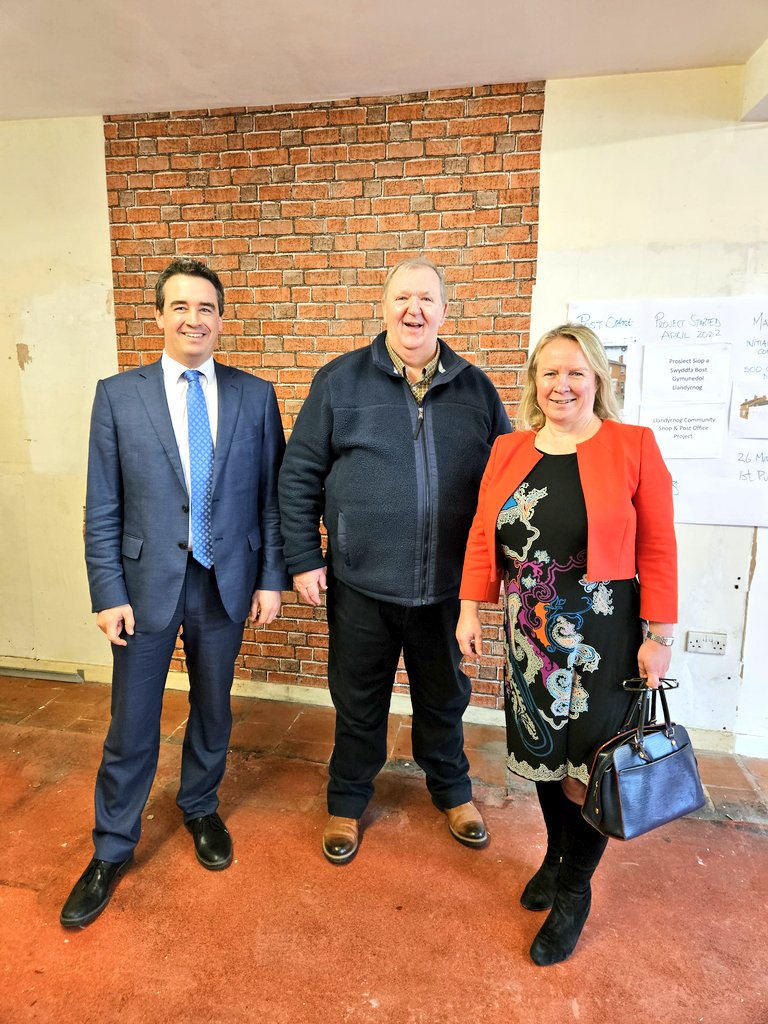 🥫📮 A big thank you to @luhc Parliamentary Under-Secretary of State @FelicityBuchan for visiting Llandyrnog recently to meet the team behind the Community Shop. 💷 The project has received £200,000 from the UK Community Ownership Fund. 💻 jamesdavies.org.uk/news/uk-govern…