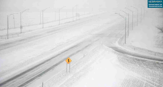 NebraskaDOT's tweet image. 🚨 Closure Alert🚨

(1/2) High winds, low visibility and poor travel conditions will close I-80 tonight. Adjust travel plans and find a safe place to stay. 

Reminder:
Closed: I-80 west from Kearney to North Platte  
Closed: I-80 east from Wyoming State Line to Lexington