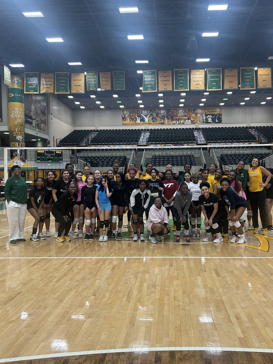 Thanks to everyone in attendance for yesterday's volleyball clinic!

#GoldStandard🔰