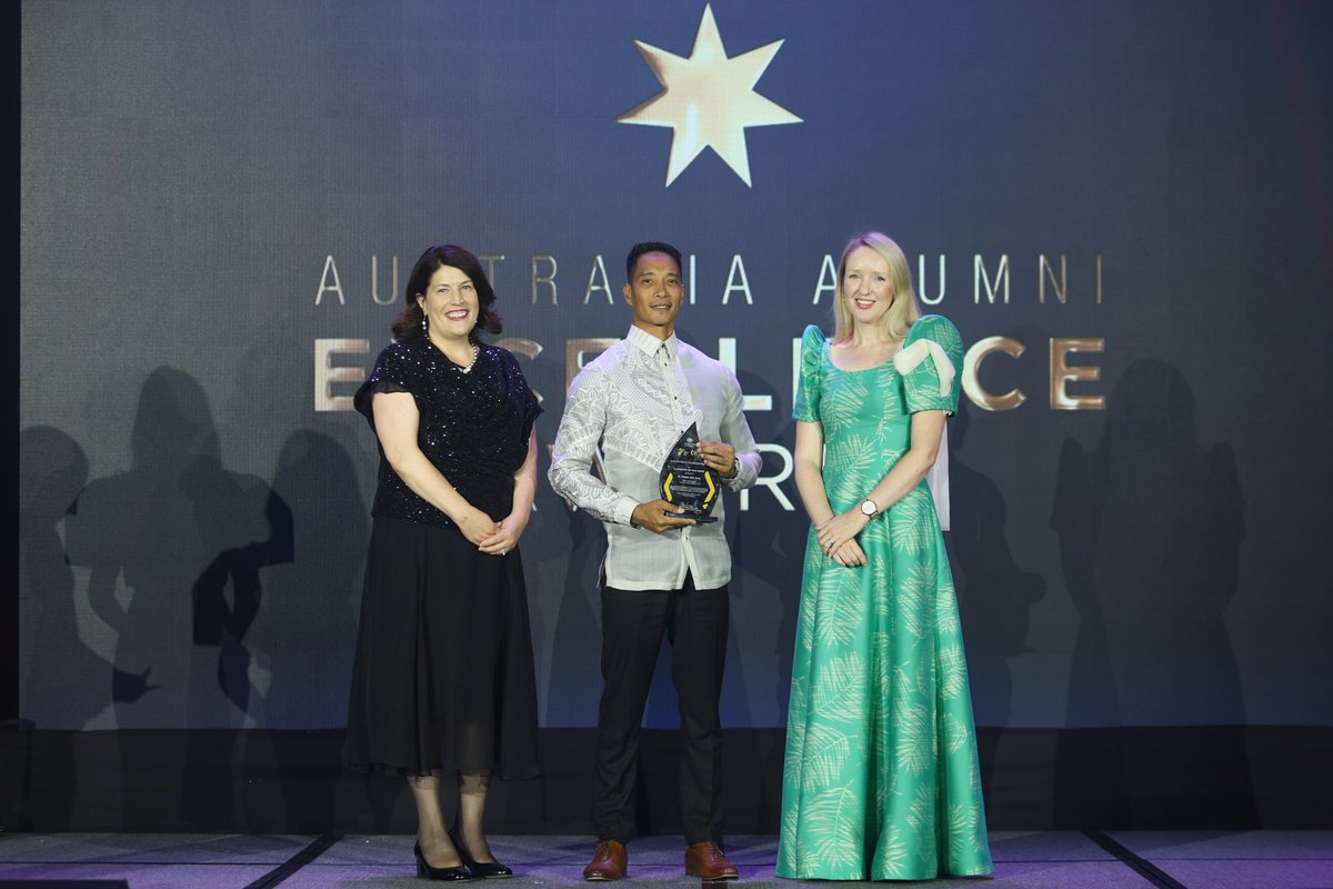 Dexter dela Cruz 🇵🇭 was recently awarded the 2024 Australia Alumni Excellence Award - Alumnus of the Year by the Australian Embassy in the Philippines. Dexter completed his PhD at @SCUonline under @ACIARAustralia's JAF program with a focus on coral reef restoration techniques.