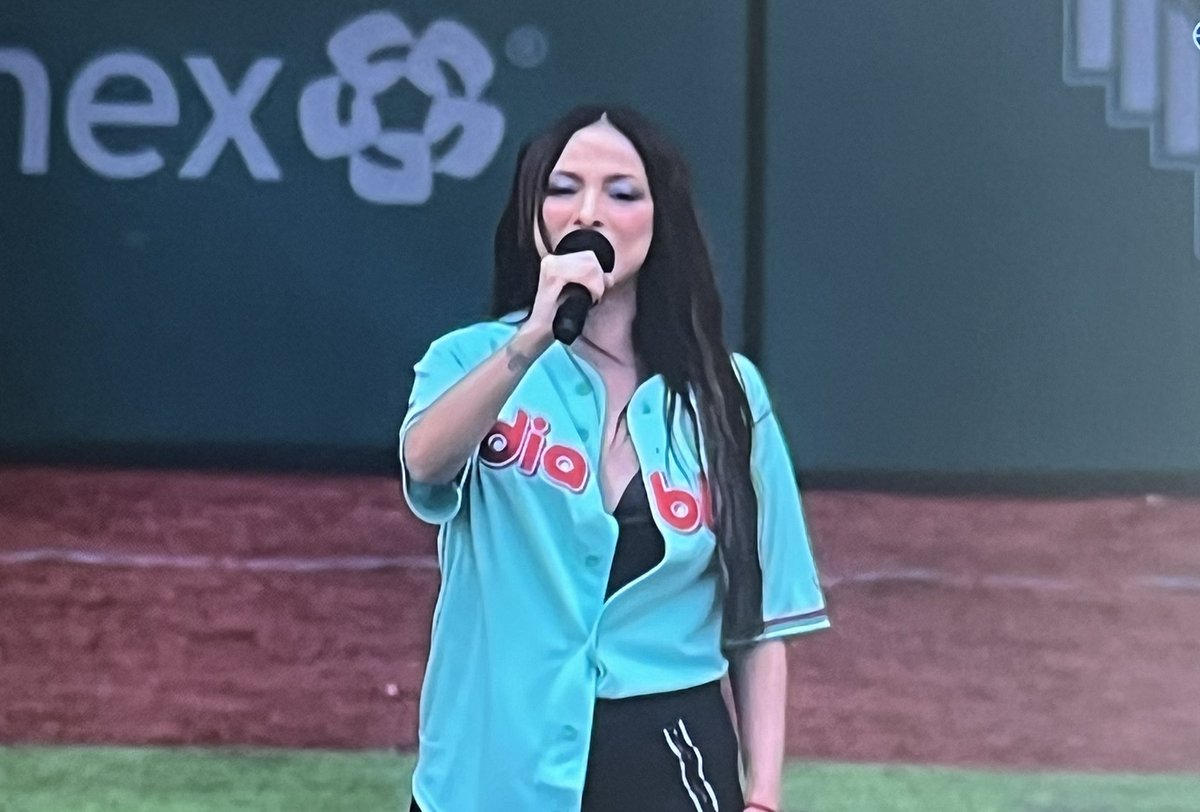 gmgironman's tweet photo. @jrsestaca @EVIDEGARAY gran interpretación de @PatyCantu en el segundo juego ⚾️ Diablos va Yankees 👍🏻 https://t.co/C8O2haLt1i