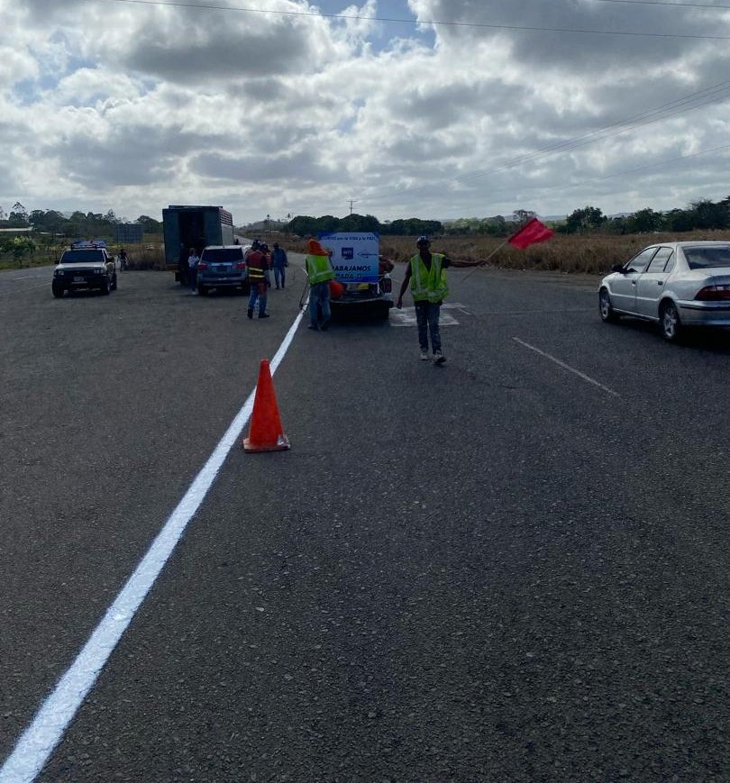 ¡La Gerencia de Ingeniería del #INTT  en el estado Bolívar, Puerto Ordaz, da inicio a la jornada de demarcación vial en la Autopista Upata-El Callao! 

Contribuyendo a una vialidad más segura para todos.

#SemanaDePaz
#AmorDeLaPatria