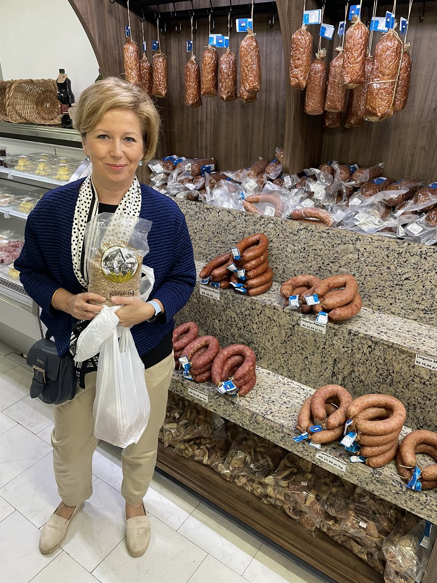 Only in Prudentópolis (Paraná) you can buy the best Ukrainian sausage (no Leberwurst😉). It’s the unofficial capital of Ukrainian 🇺🇦community in Brazil🇧🇷: around 80 percent of city‘s inhabitants (50 thousand) are of 🇺🇦descent! Ukrainian is the second official language✌️It‘s huge