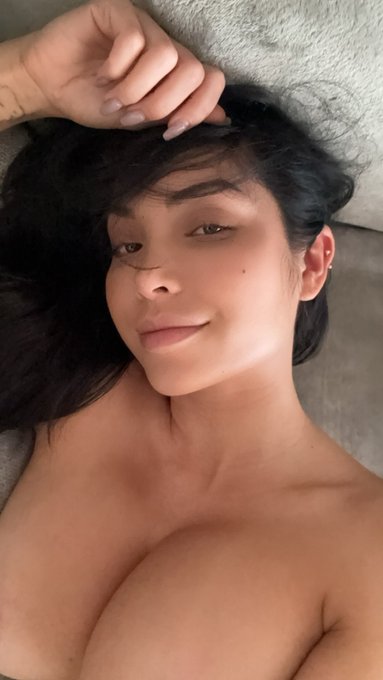 Keep me company bb? 🥹💖 https://t.co/ExQhMICMlg