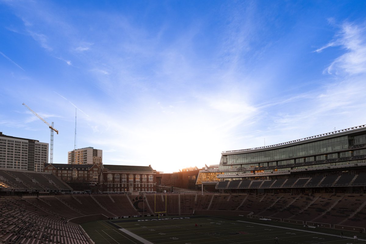 Sunsets in Nippert>>> #TheStrongShallReign x #Bearcats