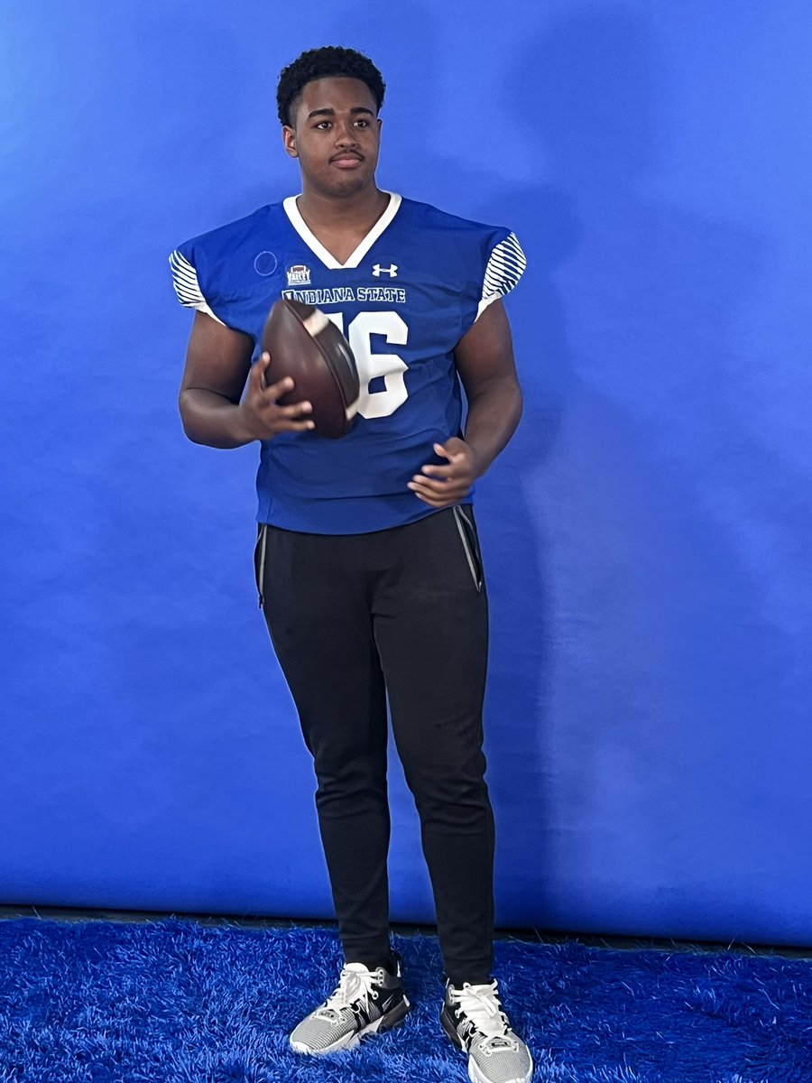 After an great junior day visit this weekend and call Coach @CmalryMallory today, I’m grateful to receive an offer from Indiana State University!! @coachmsimmonds @CoachJMiracle @ShamrockFB @rocksathletics @gridiron_gang_ @IndianaPreps @PrepRedzoneIN @MickWalker247 @Bryan_Ault