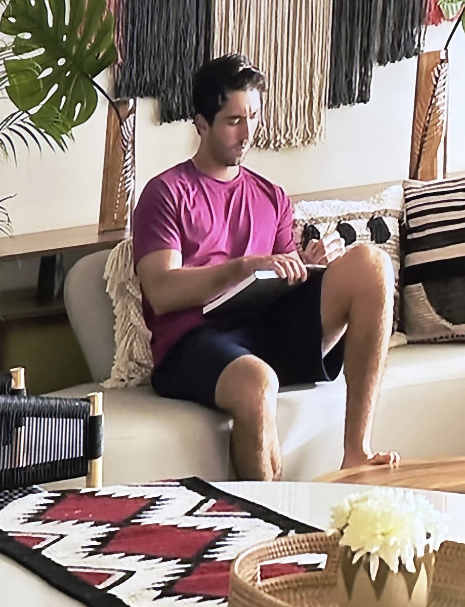 dear diary,

why did everyone cheer louder for maria at the women tell all than for me?

love,
- joey #thebachelor