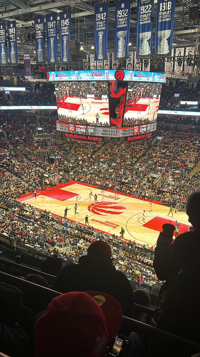 SOO29595928's tweet photo. NBA見に来た
バスケのルール全然知らないけど https://t.co/0toy4CPzl3