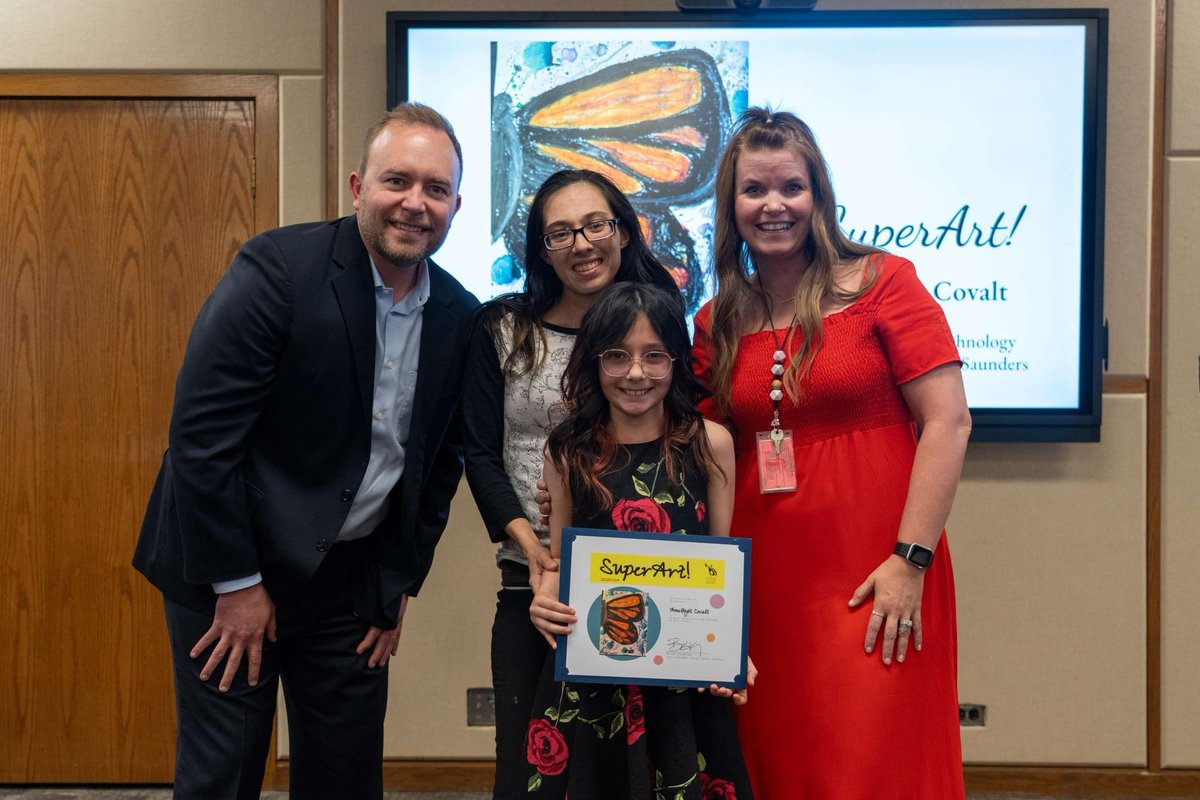 Congrats to Laurel artist, Amethyst!!! She was recognized and celebrated by her family, Mrs. Saunders, and Superintendent Kingsley last week at the JSSC. 🎨❤️ #watchmeROAR