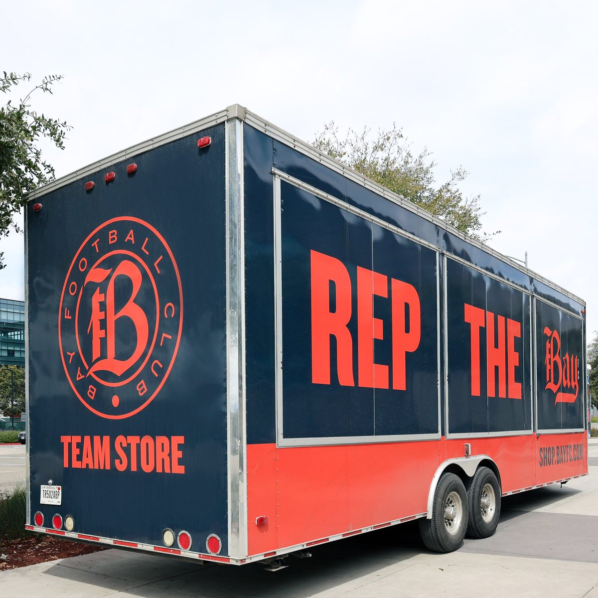 🛍️ MERCH POP-UP ALERT! 🛍️ The #BayFC merch trailer will be open outside the @paypalpark ticket office for in-person purchases ◽️Thursday 3/28 1PM-6PM ◽️Friday 3/29 11AM-6PM