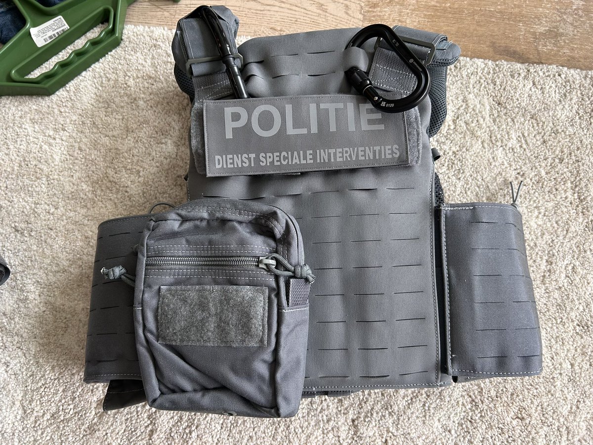 Dutch DSI Project 进度继续推动！

DSI Custom First Spear Plate Carrier✅

A really fun project to go through~ 

What I still need:

SEPURA 9040
Scott C420 PAPR + Avon FM53
Invisio V60 Push-To-Talk

We are almost there! :)