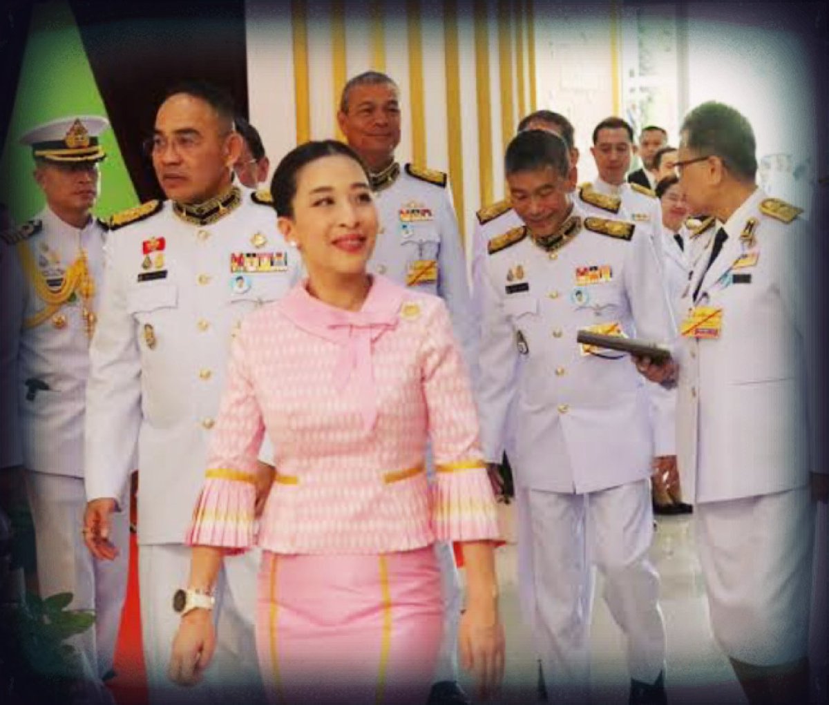 สวัสดีวันอังคาร .. ขอถวายพระพรให้พระองค์หายจากอาการประชวร สุขภาพแข็งแรงสมบูรณ์เร็ววันนะคะ .. ทรงพระเจริญ 🙏🧡